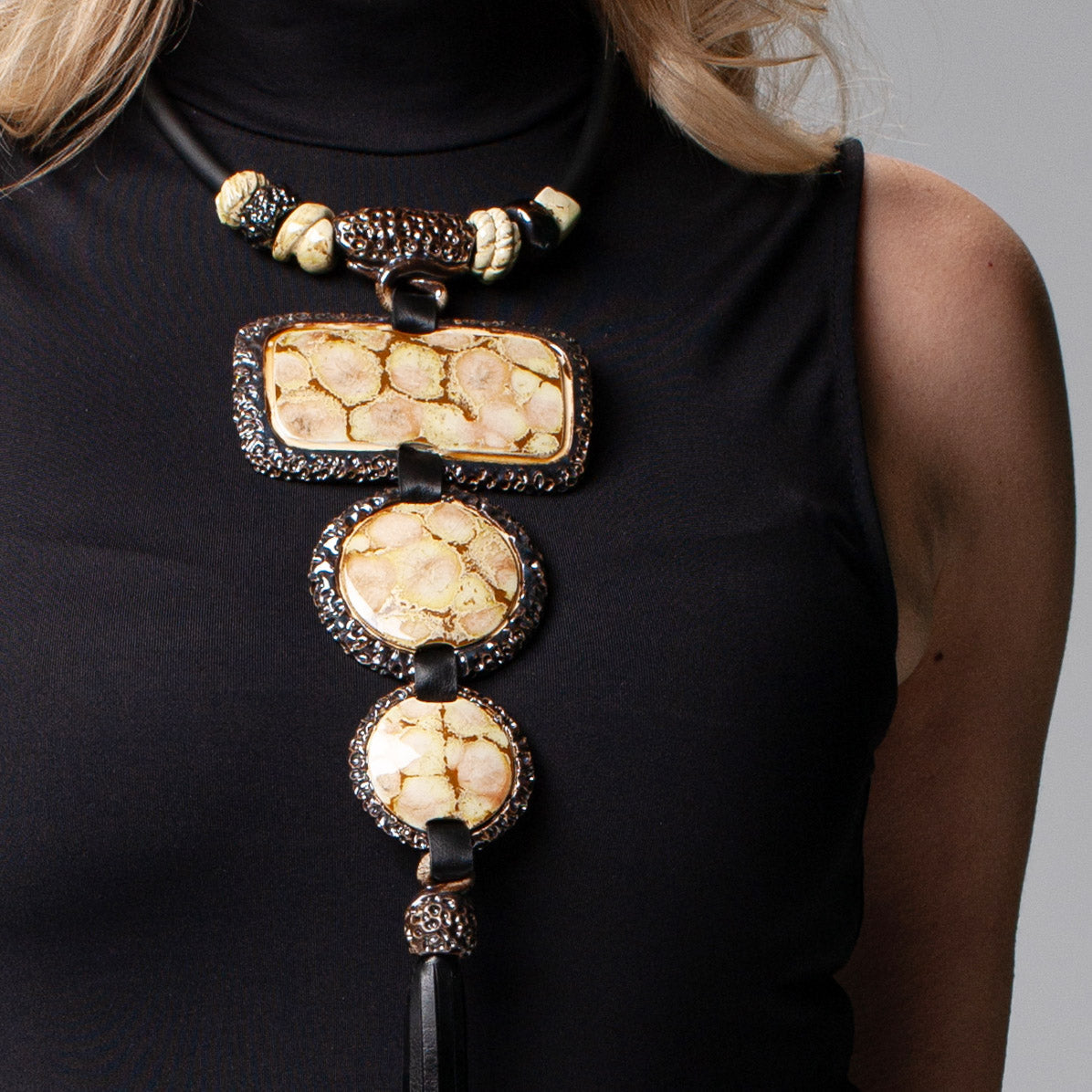 SMĖLIO SPALVOS PAPUOŠALAI