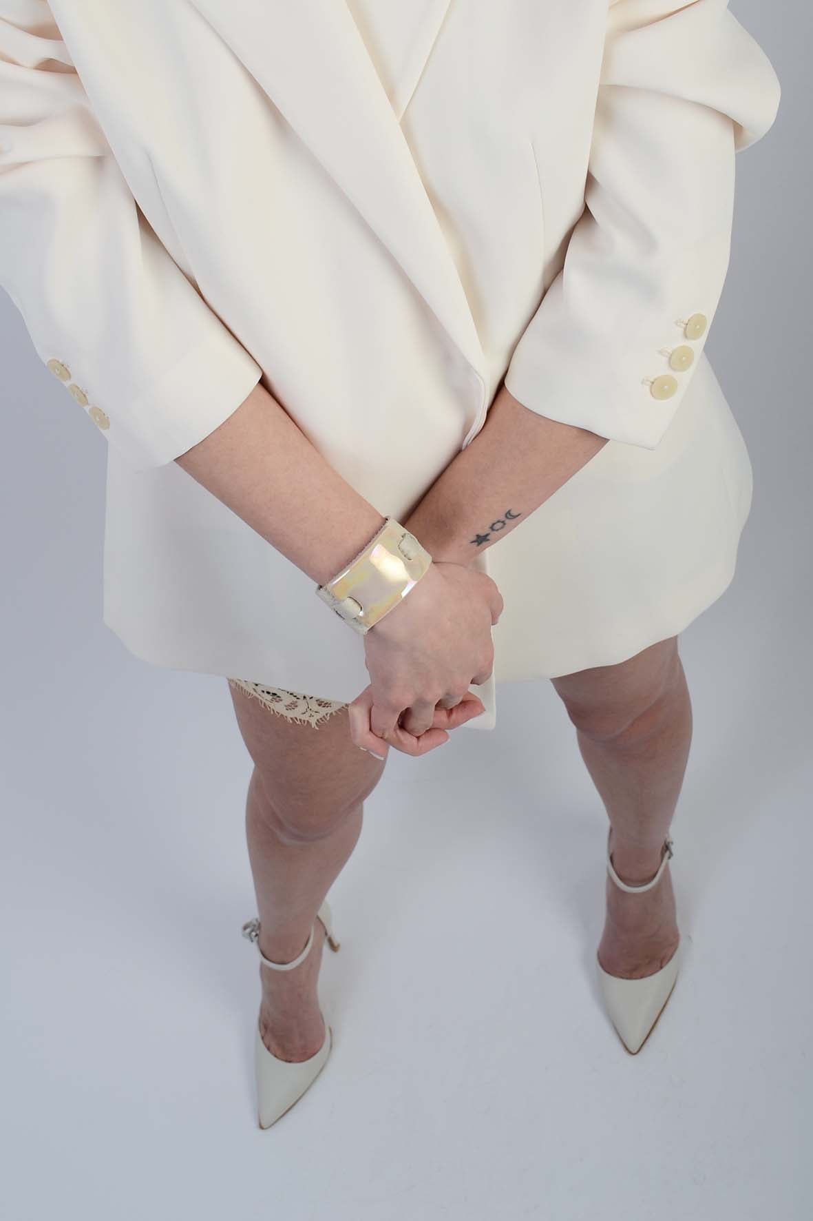 Adjustable Leather Bracelet with Cream Ceramic Element