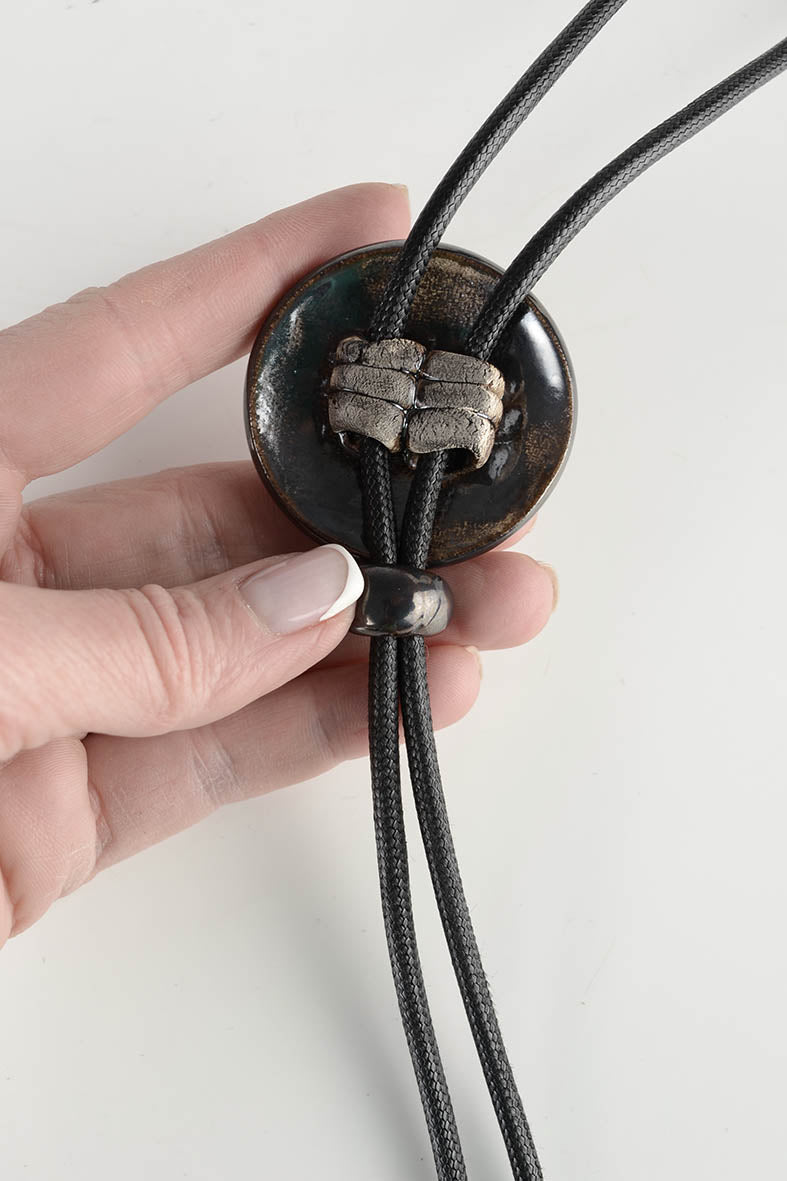 Oranžinis ilgias kaklo papuošalas